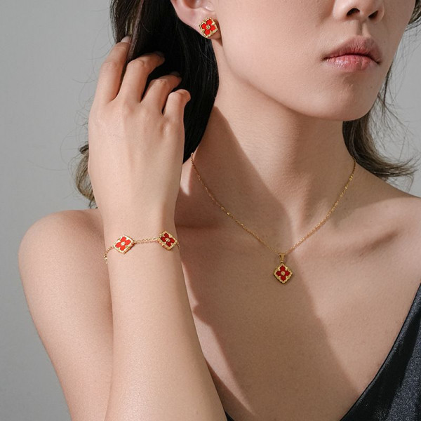 Золотистая цепочка с сияющим четырехлистником CJL26269