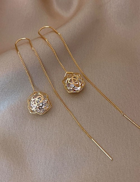 Серьги-пусеты с кристаллами в золотистых сферах U98224