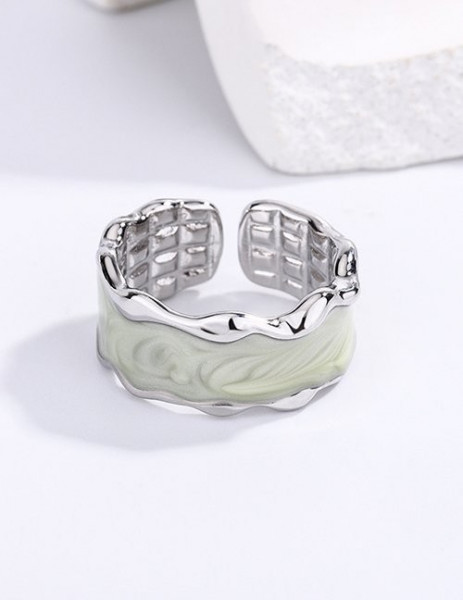 Широкое кольцо с узором «белый мрамор» M09462