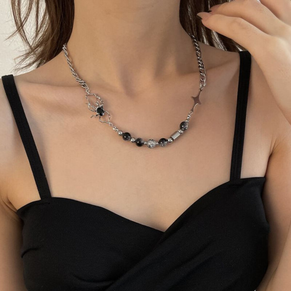 Стальная цепочка с декоративными темными вставками CJH56289