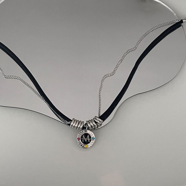 Двойная цепочка на шнурке с металлическим кулоном CJH67687