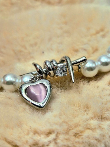 Жемчужное колье с шипами и розовыми подвесками-сердцами J10784CJJ