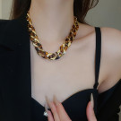 Трендовая массивная цепь с крупными золотистыми звеньями CJR74192