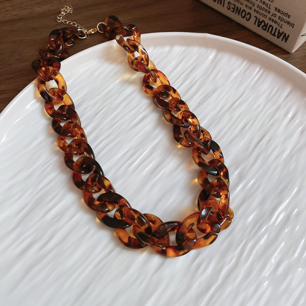 Трендовая массивная цепь с крупными золотистыми звеньями CJR74192