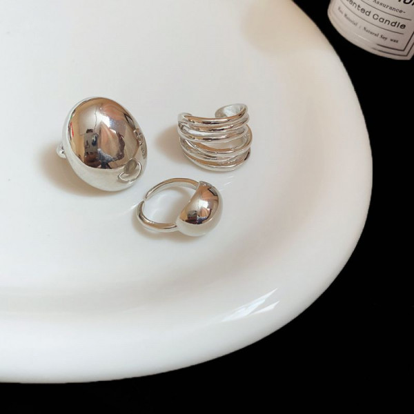 Набор из трех колец разной ширины и фактуры CJN49454