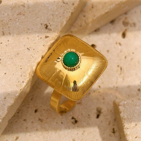 Кольцо-печатка квадратной формы с зеленым камнем CJL49899