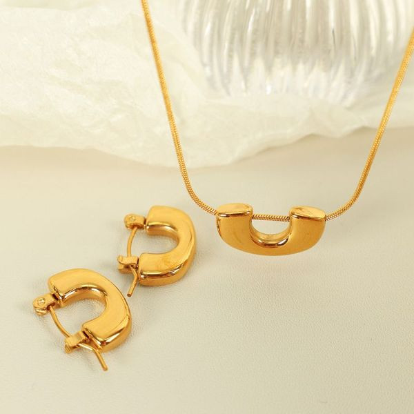 Золотистая цепочка с изогнутой планкой CJL91180