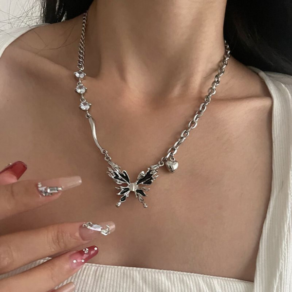 Серебристая цепочка с подвесками в виде бабочек и сфер CJH56226