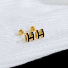 Золотистые серьги-пусеты с логотипом CJC99451