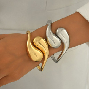 Жесткий браслет CJT17313