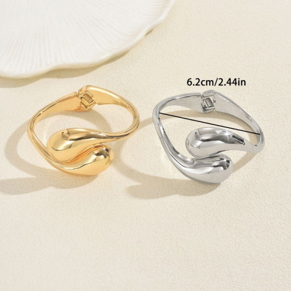 Браслет жесткий разомкнутый с каплевидными наконечниками CJT17313