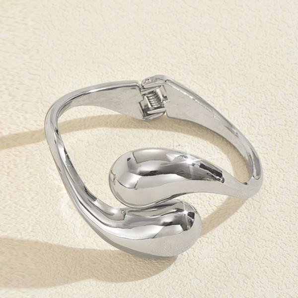 Браслет жесткий разомкнутый с каплевидными наконечниками CJT17313