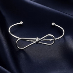 Браслет-кафф с декоративным узлом и сферическими наконежниками 1J12458CJJ