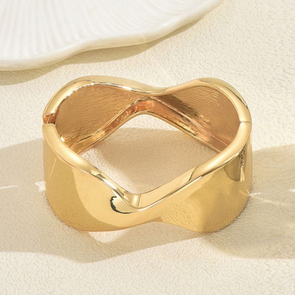 Жесткий браслет CJT17346