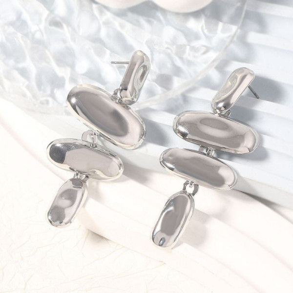 Массивные висячие серьги из матовых золотистых звеньев CJG44413