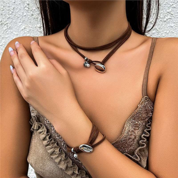 Черное колье-шнурок с контрастной подвеской 1J12431_1CJJ