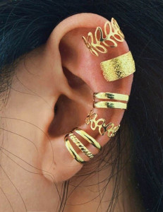 Набор золотистых каффов с растительным орнаментом и фактурными полосами R40942