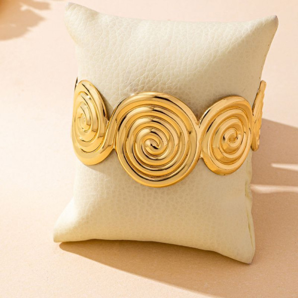 Браслет жесткий из соединенных дисков с чеканкой CJQ22070