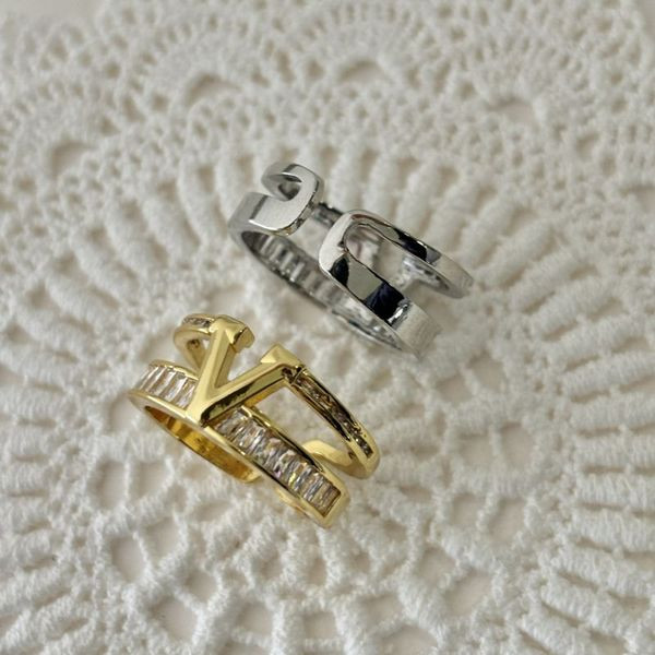 Двойное разомкнутое кольцо с логотипом и кристаллами CJL46812