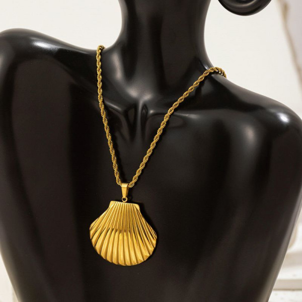 Стальное колье с подвеской-ракушкой CJH15648