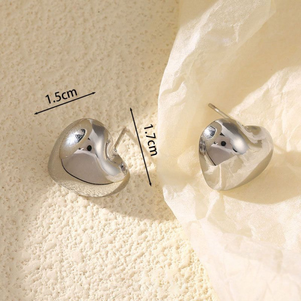 Серьги-пусеты Сердца объемные зеркальные CJL74337