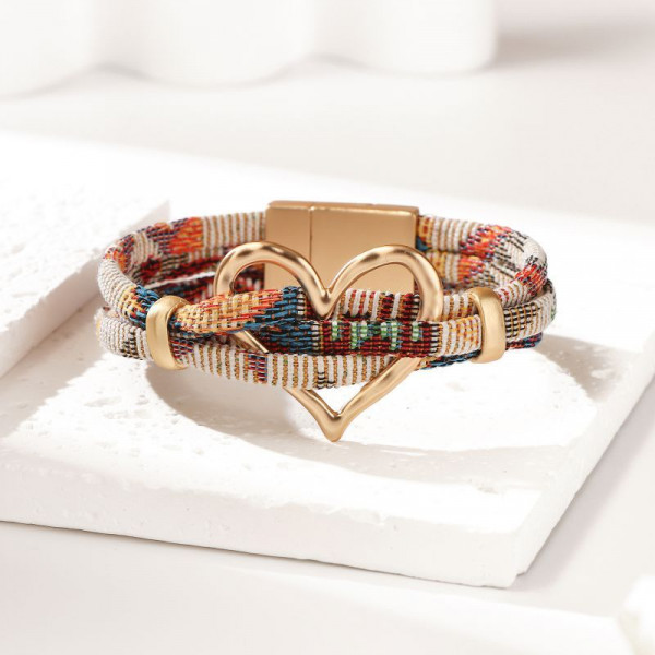 Браслет жесткий с принтом и подвеской в виде сердца CJT05193