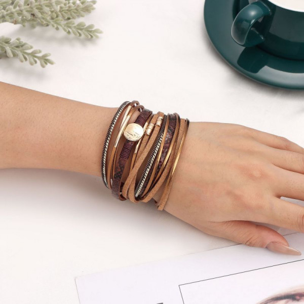 Браслет кожаный многослойный с золотистыми вставками CJT05179