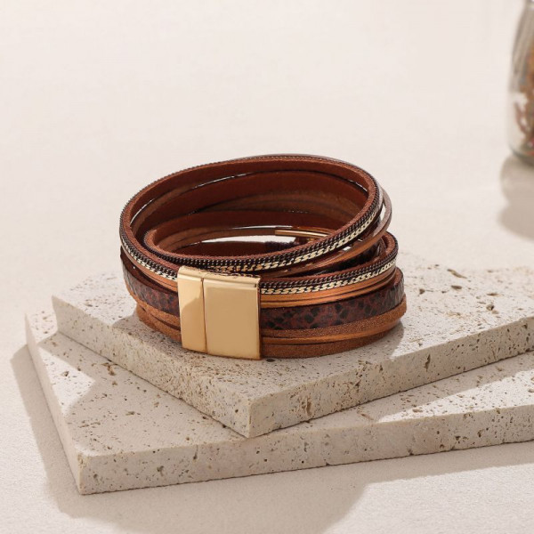 Браслет кожаный многослойный с золотистыми вставками CJT05179