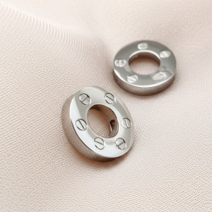 Серьги пусеты из медицинской стали в форме плоских колец с гравировкой 1J10880CJJ