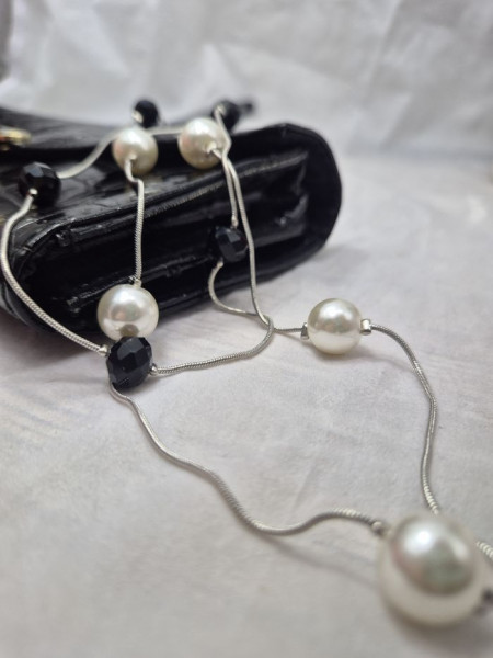 Двухслойное стальное колье с черными и белыми бусинами J11452CJJ