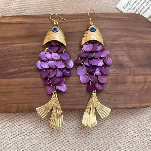 Крупные серьги-подвески в форме рыб с отделкой под чешую CJP44973