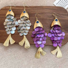 Крупные серьги-подвески в форме рыб с отделкой под чешую CJP44973