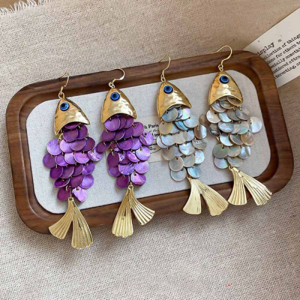 Крупные серьги-подвески в форме рыб с отделкой под чешую CJP44973