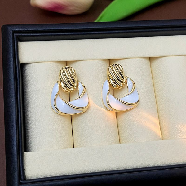 Двухцветные серьги-пусеты с переплетением CJP62481