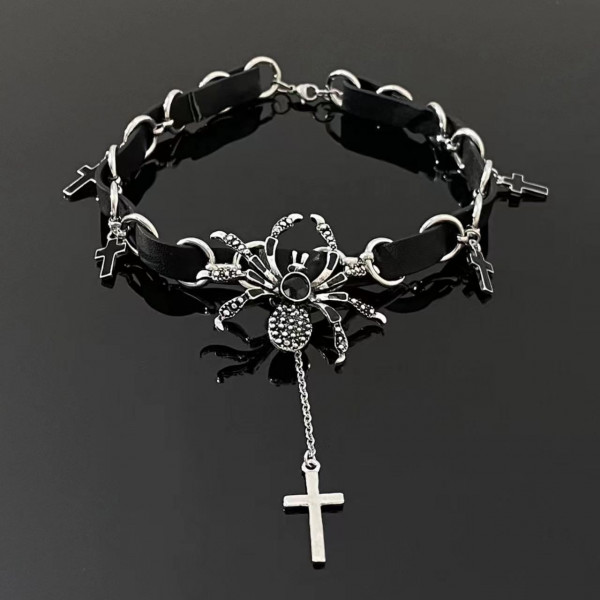 Чокер с крупным сердцем и готическими элементами CJG57161