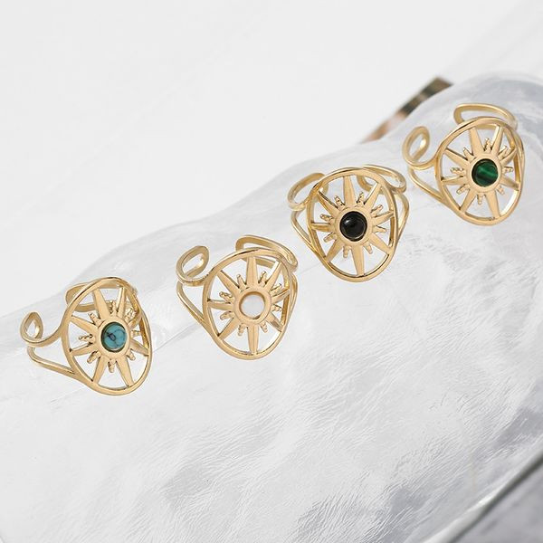 Разомкнутое кольцо со стилизованным солнцем и камнем CJL47062