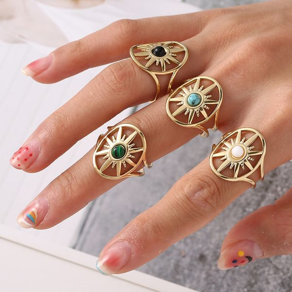 Разомкнутое кольцо со стилизованным солнцем и камнем CJL47062