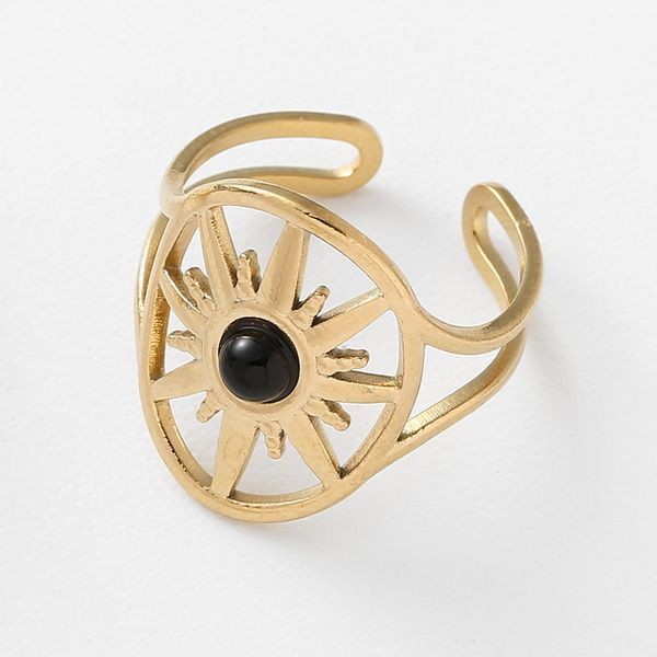 Разомкнутое кольцо со стилизованным солнцем и камнем CJL47062