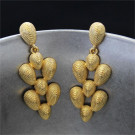 Массивные золотистые серьги пусеты из каскада капель CJM71497