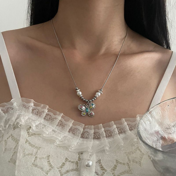 Тонкая цепочка с подвеской-бабочкой и жемчугом CJH67749