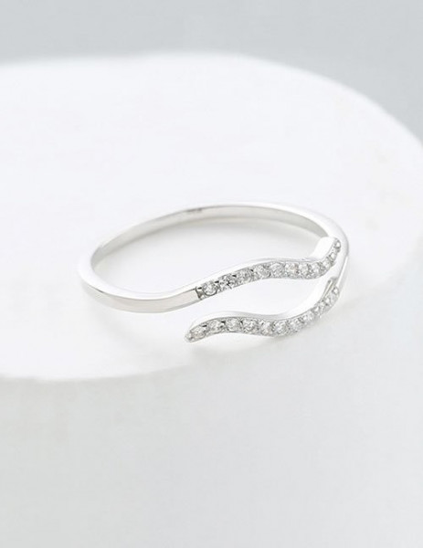 Кольцо с двойным переплетением и мелкими камнями L82127