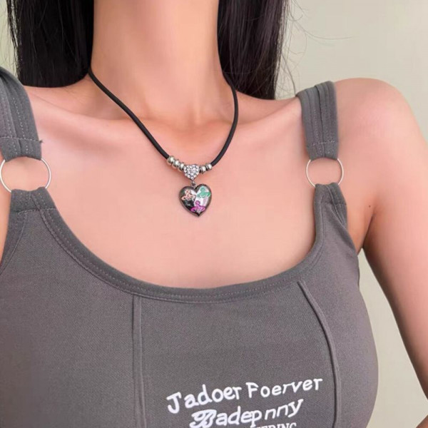 Чокер на двойном шнурке с сердцем-медальоном CJH69994