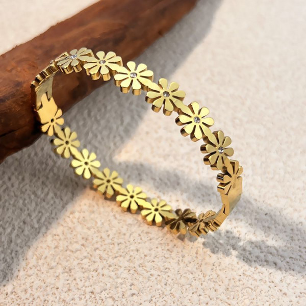 Браслет жесткий ажурный из полевых цветов CJN76652