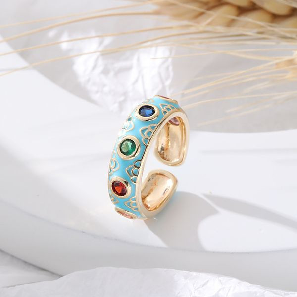 Разомкнутое кольцо с цветной эмалью и звездами CJL47003
