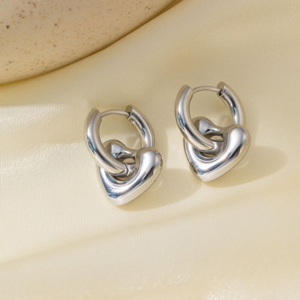 Серебристые серьги-кольца с подвесками-сердцами CJH31953