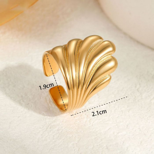Разомкнутое стальное кольцо с фактурой морской ракушки CJM28617