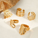 Разомкнутое стальное кольцо с фактурой морской ракушки CJM28617