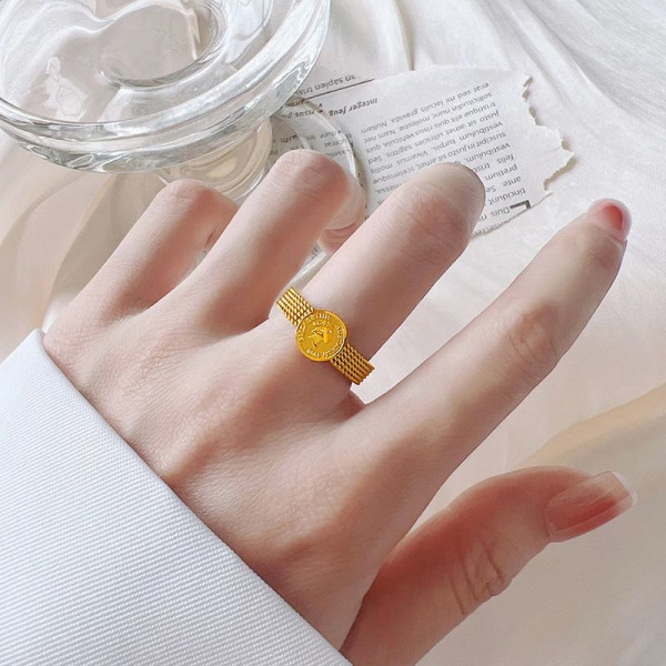 Золотистое кольцо-цепочка с центральным медальоном 1J12259CJJ