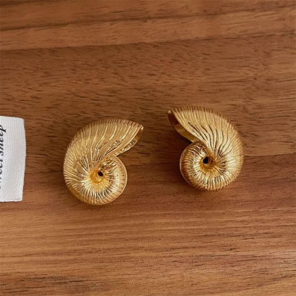 Серьги-пусеты в форме спиралевидных раковин CJM78419