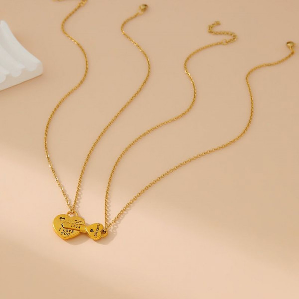 Цепочка с парной подвеской в форме сердца и ключа с гравировкой CJT04200